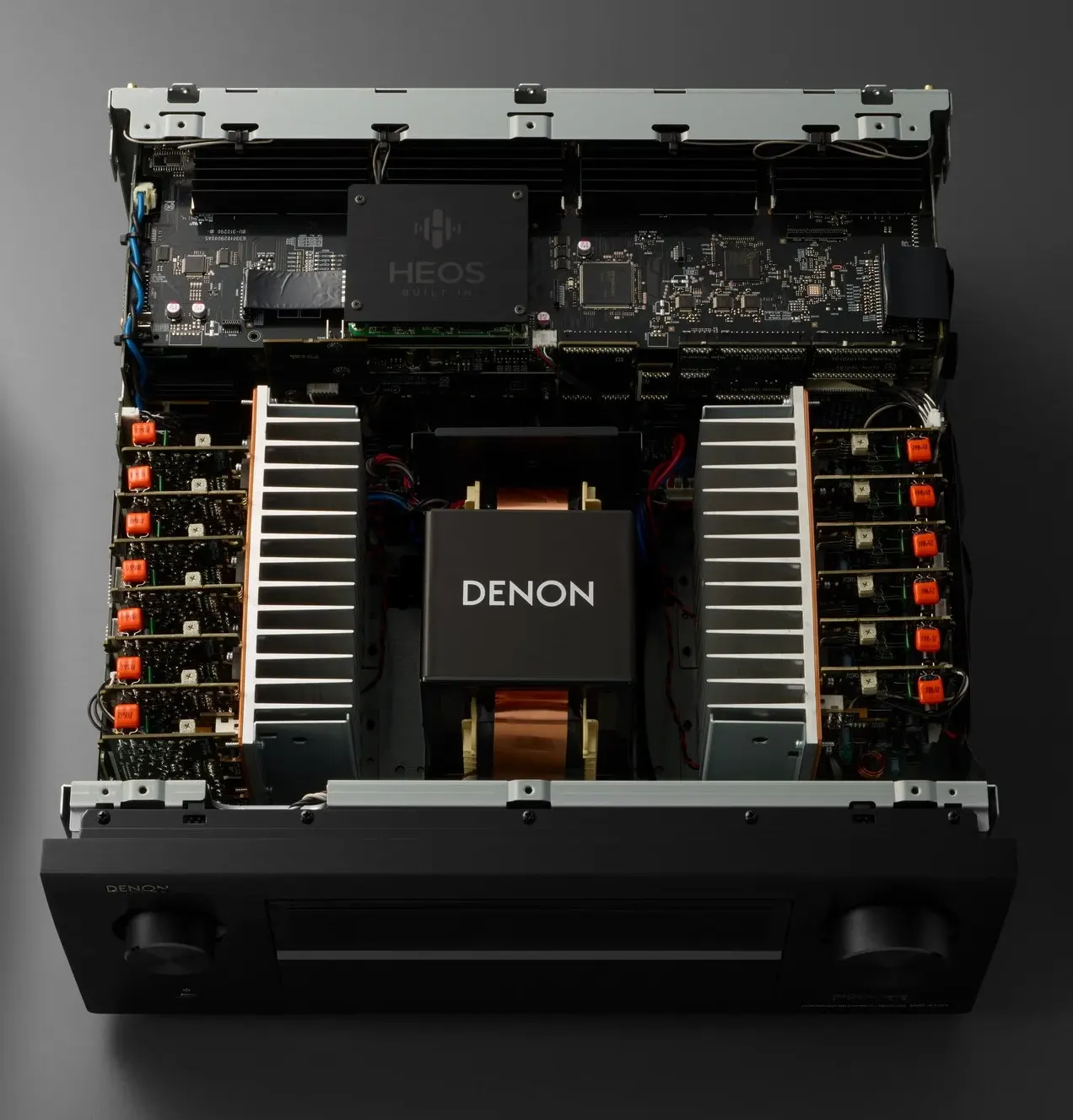 Denon AVC-A10H İç Yapısı ve iç donanımı