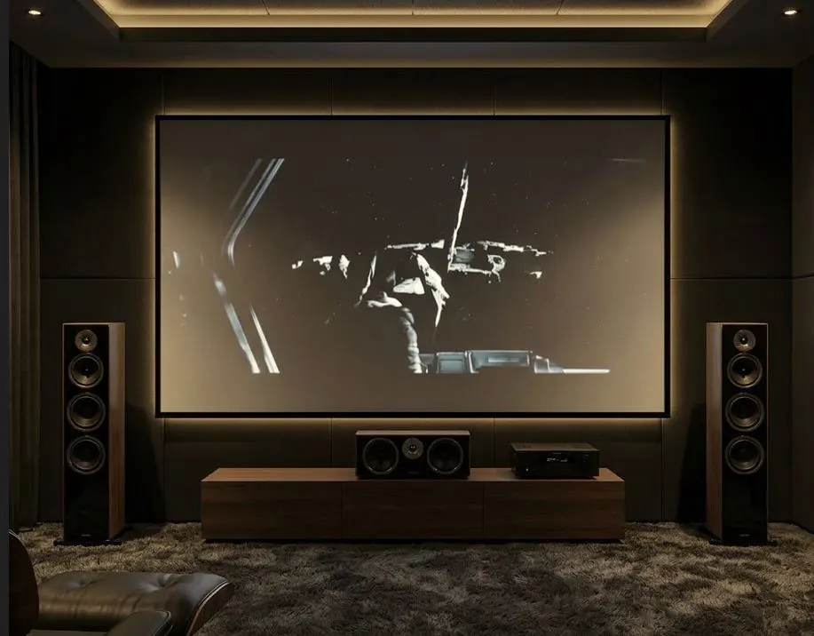 xVision thin bezel fixed frame projeksiyon perdesi ile özel ev sinema odası