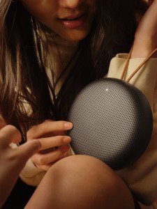 Bang & Olufsen Beosound A1 2. Nesil Su Geçirmez Taşınabilir Bluetooth Hoparlör